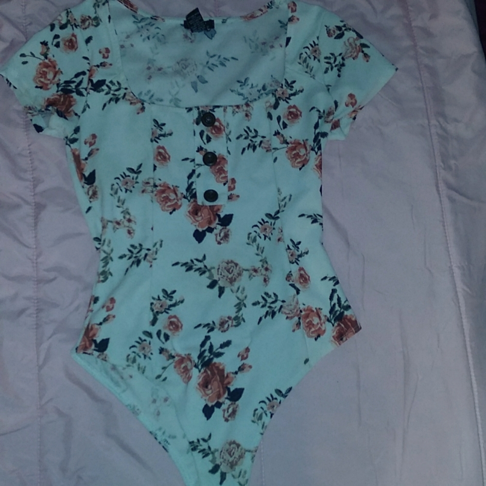 Rue21 pink/white floral bodysuit size small